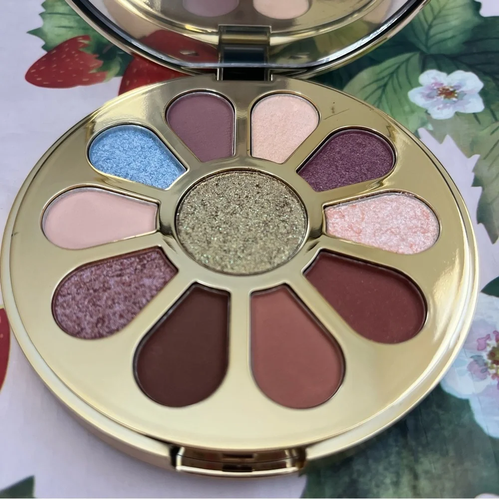 Pink Glitter Snow Globe Circle Eyeshadow Palette with 11 Colors - NIB